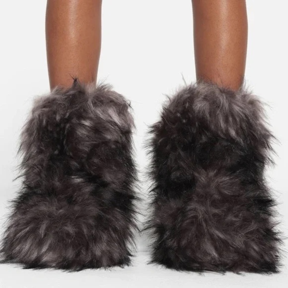 SKIMS Fur Boot Grey size 37